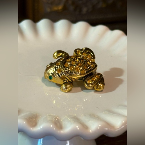 Frog gold tone pin with rhinestones - Picture 4 of 6
